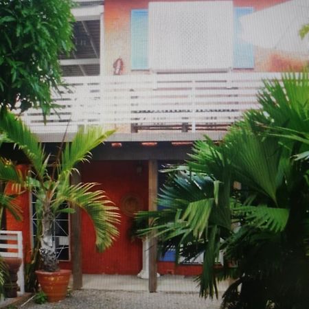Mikuzi Hotel Кингстън Екстериор снимка